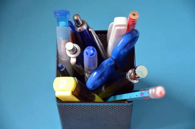 pen box, pencils, scissors, ballpoint pen, highlighter, pencil, office, marker, stationery, office supplies, office accessories, schreiber, writing tool, chaos. What programmatic advertising agency reviews can and cannot prove